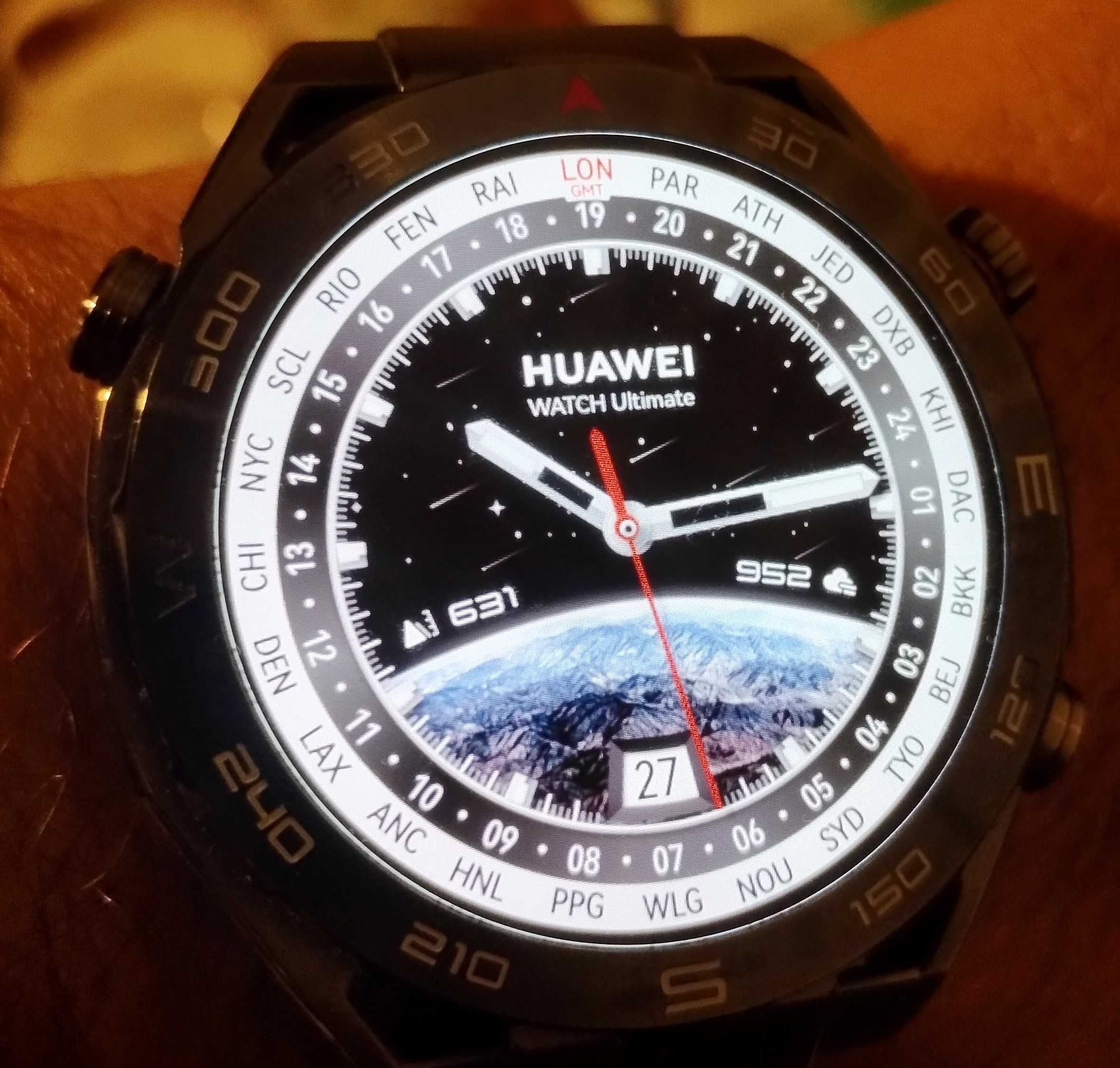Huawei watch ultimate с кутия и каишка перфектен часовник смарт
