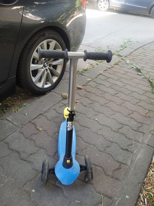 Vând trotineta pentru copii