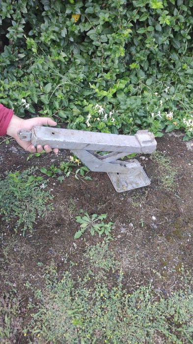 Cric auto, pentru masini mai mari