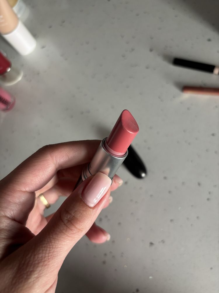 Козметика Huda beauty,Make up by Mario и др