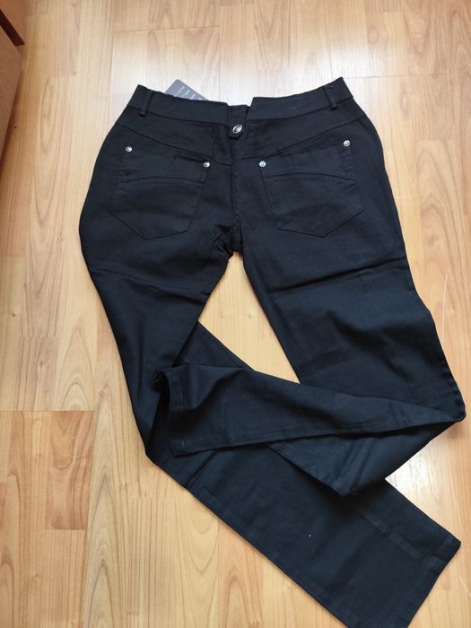 Pantaloni dama noi