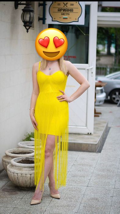 Жълта бандажна рокля с ресни