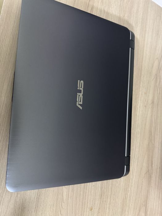 Ноутбук Asus x407m