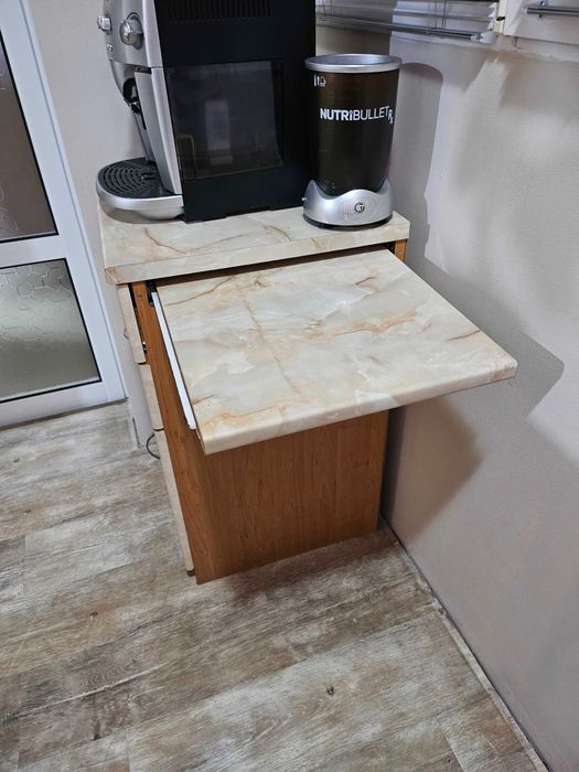 Продавам кухненски шкаф