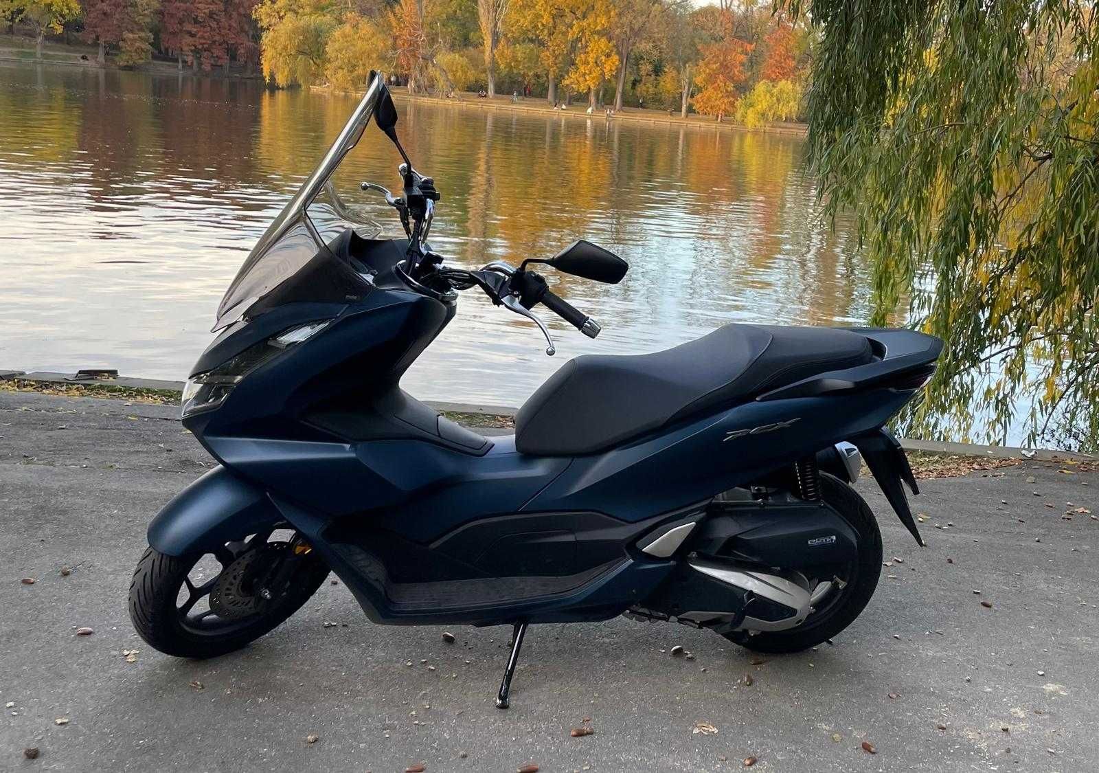 Scuter Honda PCX 125cmc 2024 - categoria B - 2800km