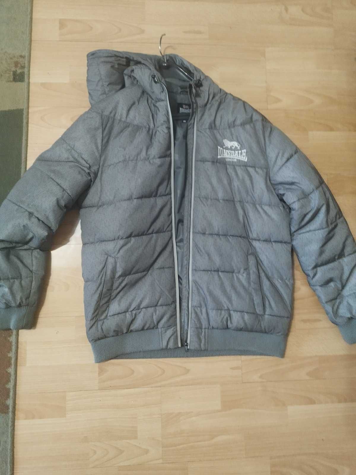 Продавам яке Lonsdale