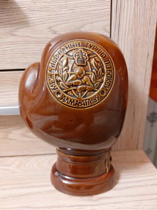 Советская сувенирная керамичечкая боксерская перчатка