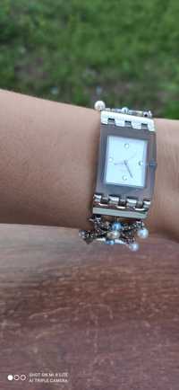 Дамски часовник Swatch Swiss тип гривна с камъни