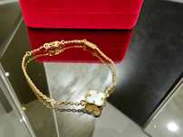 Van Cleef & Arpels VCA Gold Mother Sweet Alhambra Clover Дамска Гривна