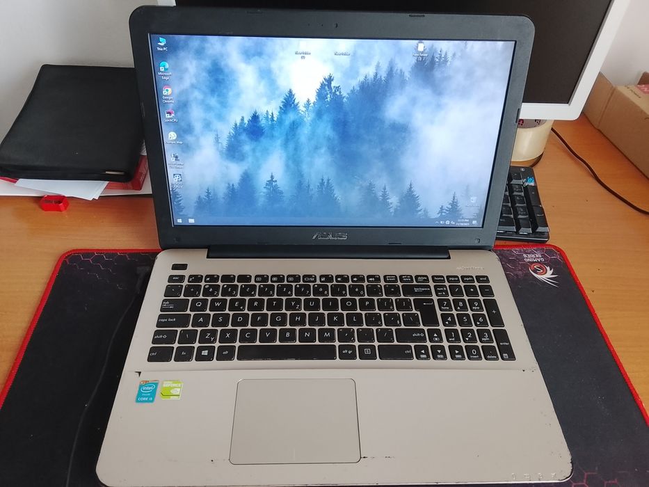 Vand Laptop Asus X555L Intel i5-5200U NVIDIA 930M 4 GB RAM funcțional