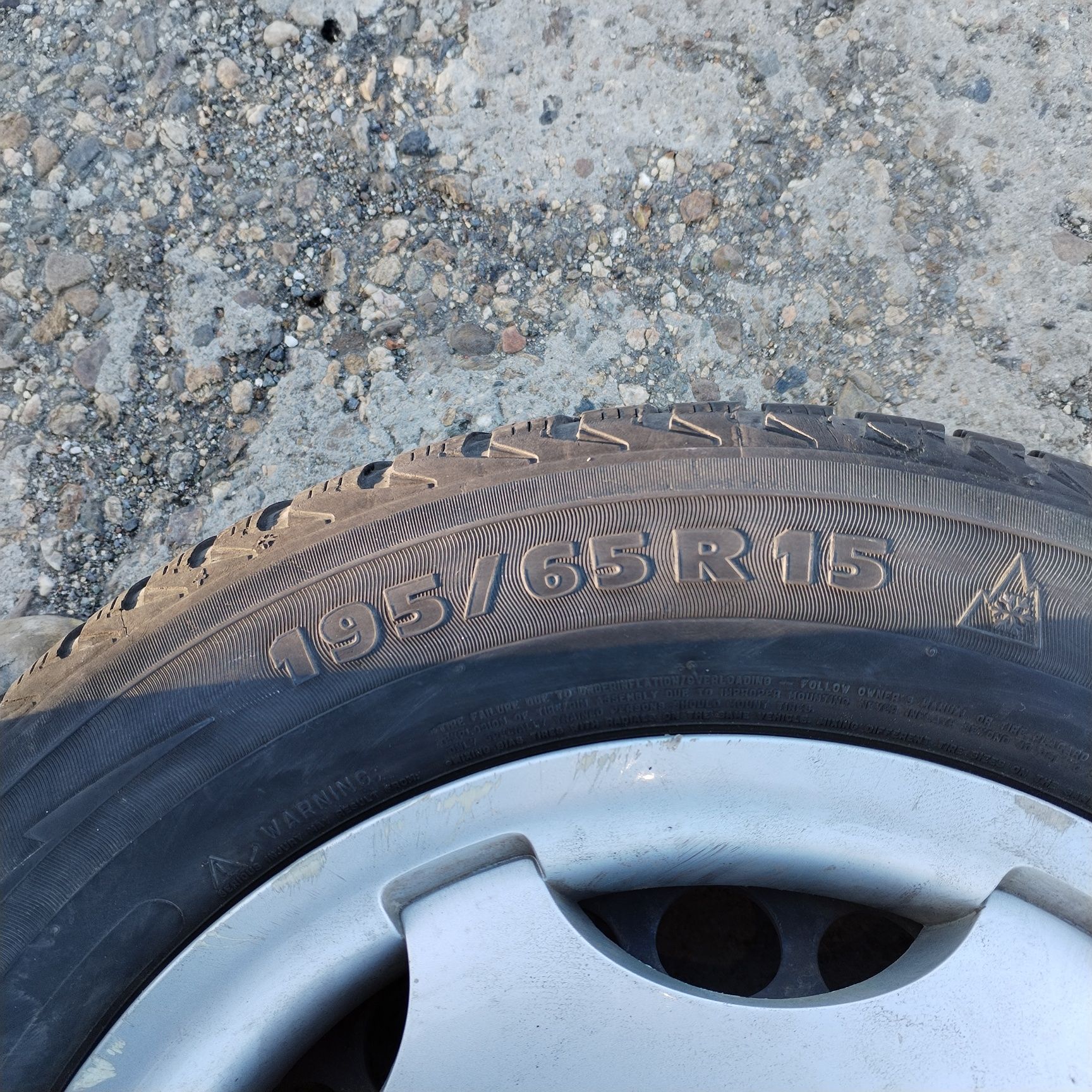Гуми с джанти 195 / 65 R 15 за мерцедес Ц класа