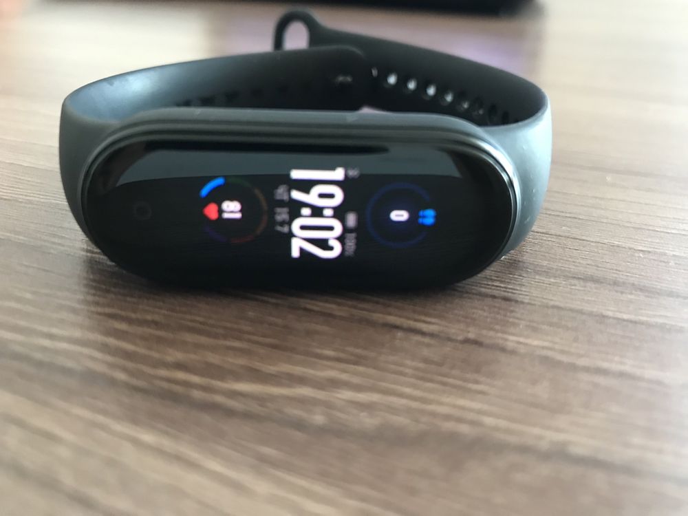 Продам смарт браслет Mi Smart Band 5