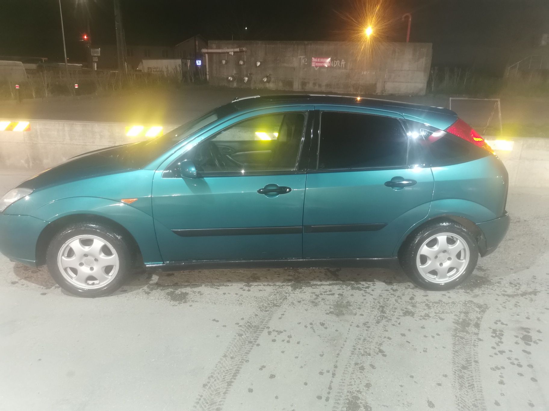 Vând Ford focus mk1 1.6 benzina an 2002 toate actele la zi fiscal pe l