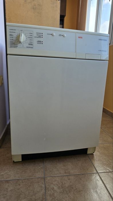 Продаяам сушилня AEG