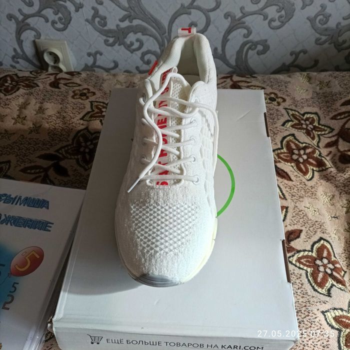 Продам новые  мужские кроссовки