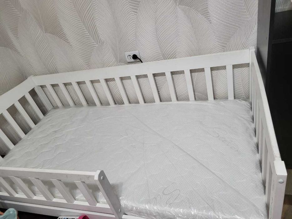 Детская кровать с матрасом