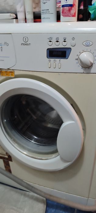 Vând mașină de spălat automată Indesit sleem 5kg in stare buna de func
