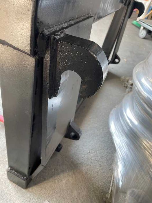 Furca pentru incarcat baloti cu tepuse incluse prindere orice tractor