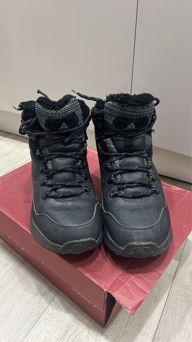 Продам кроссовки зима мужские