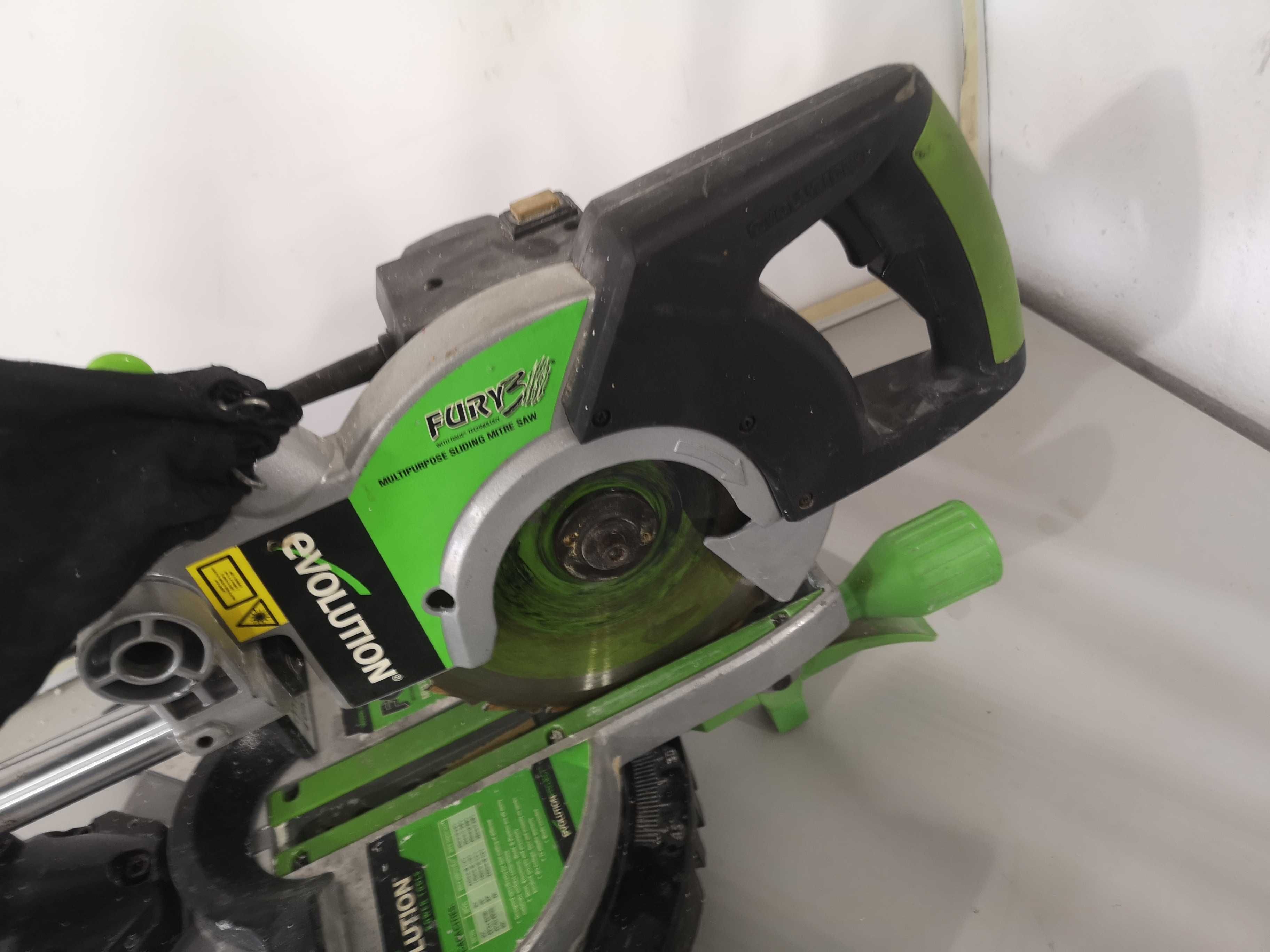 Циркуляр пендула - EVOLUTION 1500W / 210mm