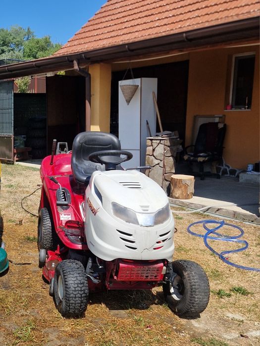 Tractoraș de tuns iarbă gazon 15 cp