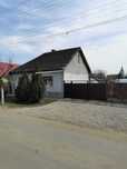 Vand casa cu gradina