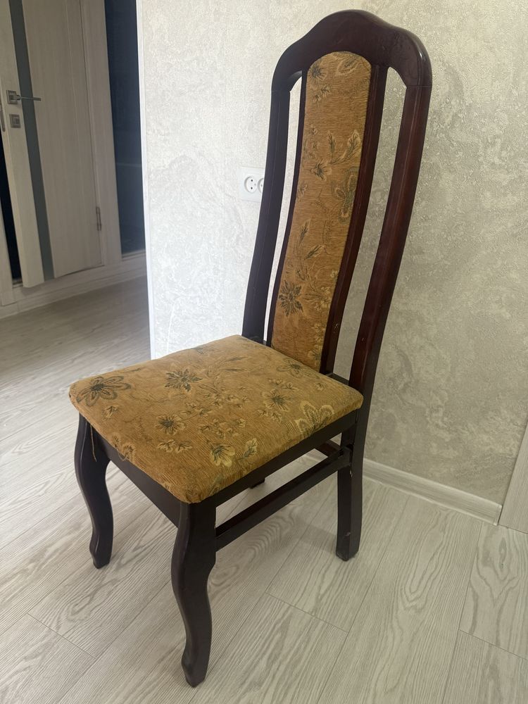 Продам стулья 4 штуки