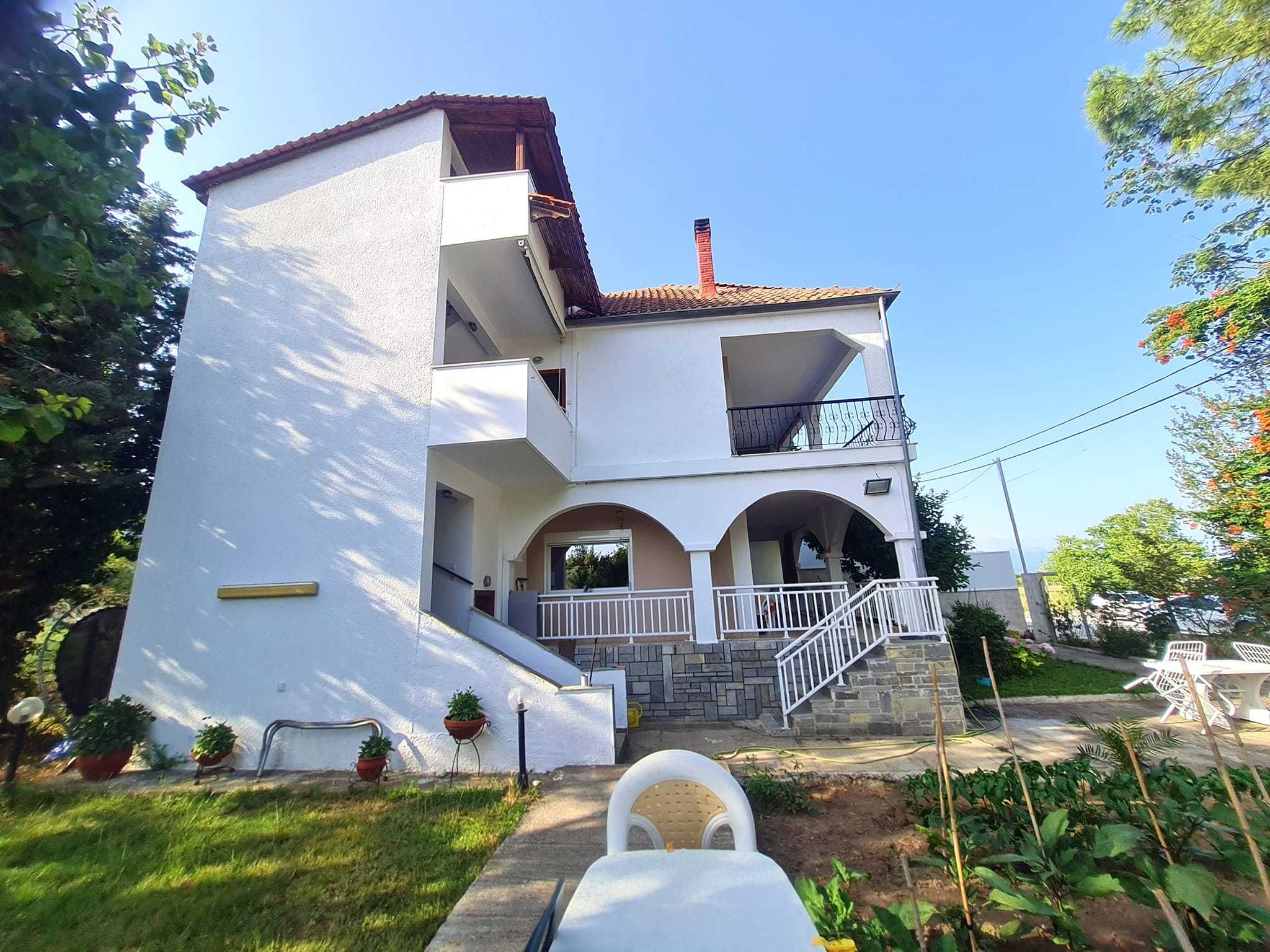 Продава къща с гледка към морето 240м2 двор 580м2 в Аспровалта, Гърция