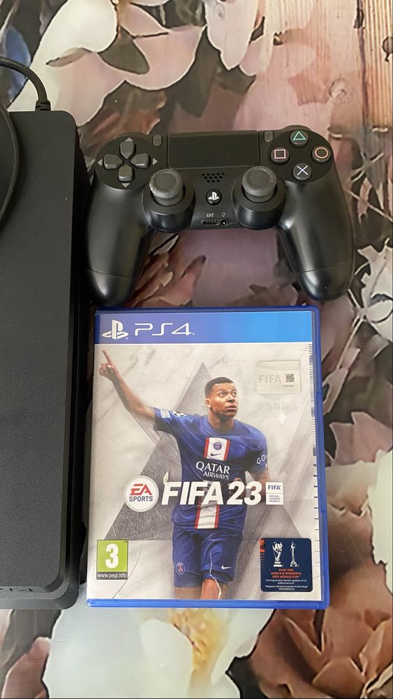 продава се много запазен  ps4