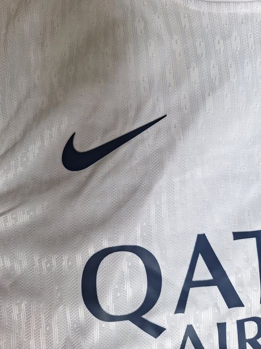 Футболен екип PSG 2026 away