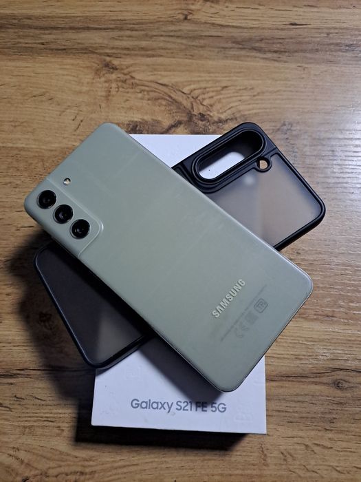 Samsung S21 FE в идеальном состоянии