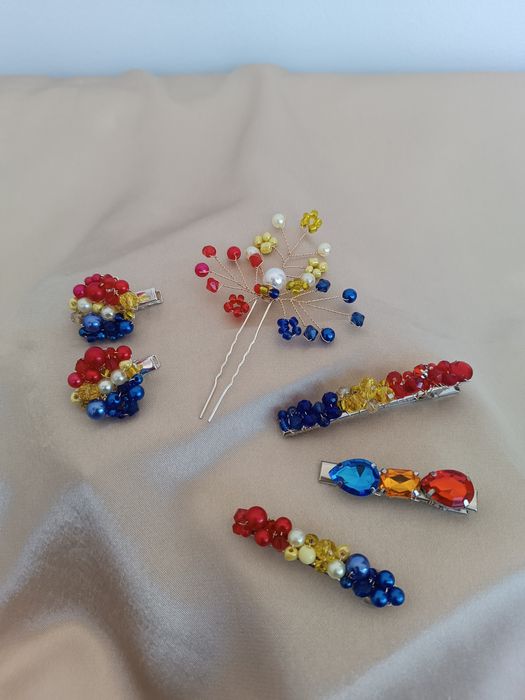 Accesorii lucrate manual in culorile tricolorului