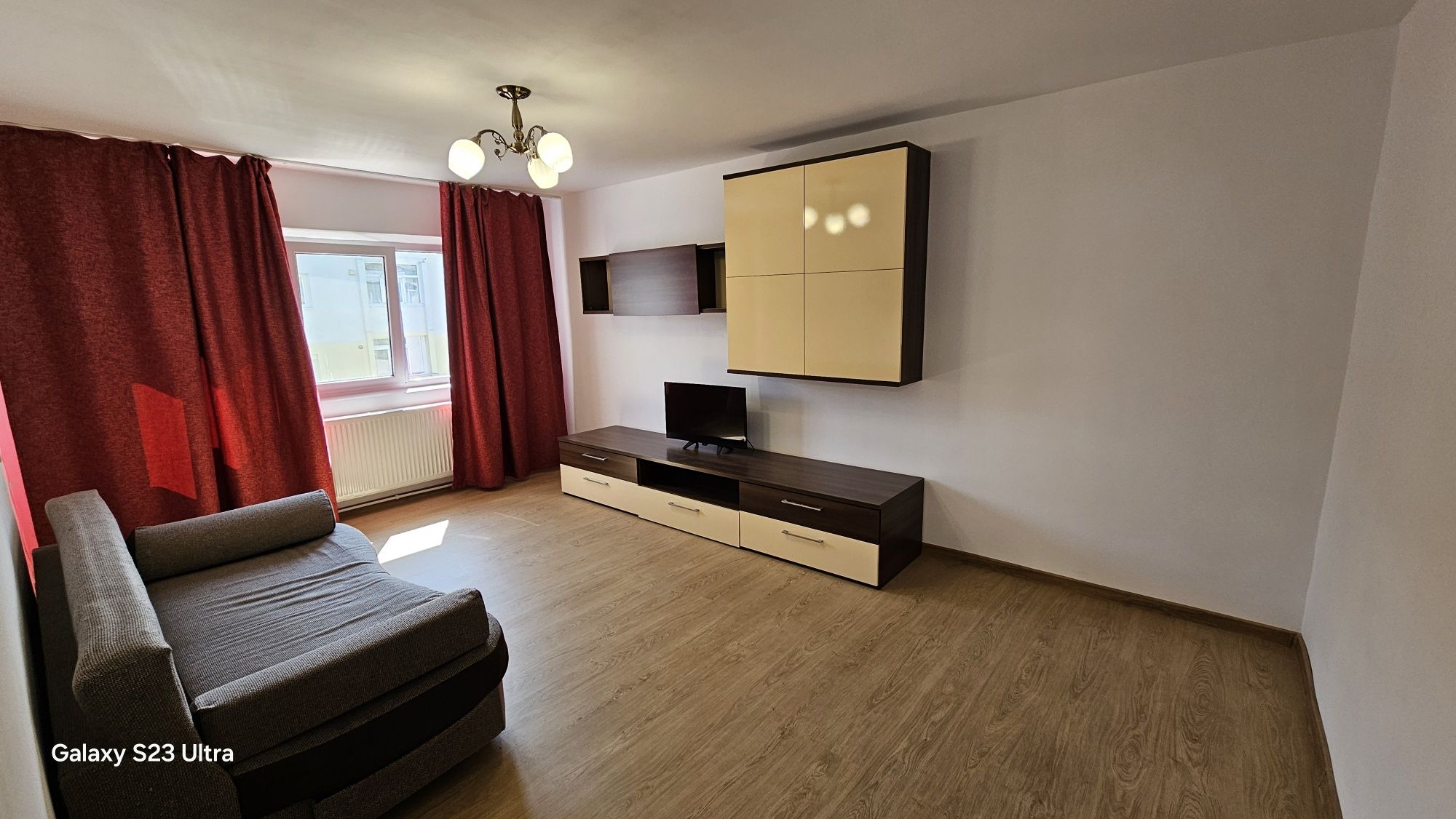Apartament 2 camere decomandat in Onesti, zona de sus.