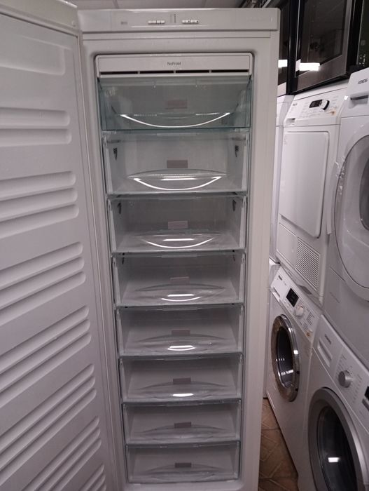 XXL вертикален фризер с 8 чекмеджета Миеле Miele 2 години гаранция!