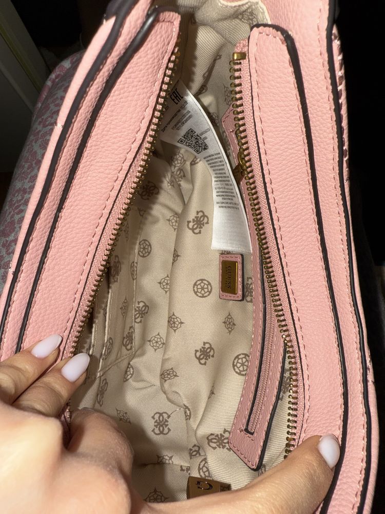 Оригинална дамска чанта Guess
