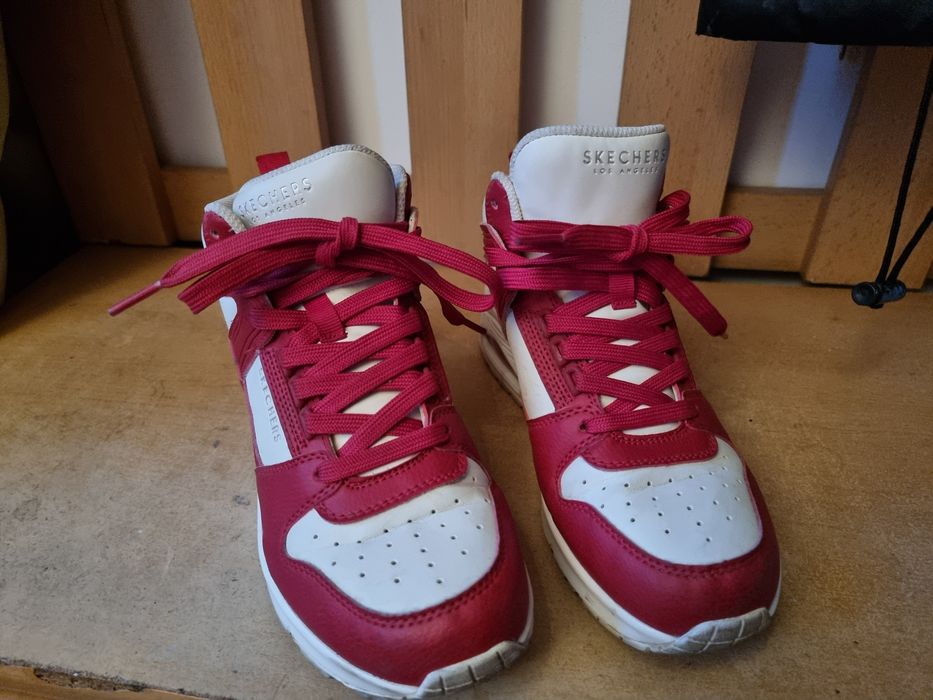 Vând adidași originali Skechers