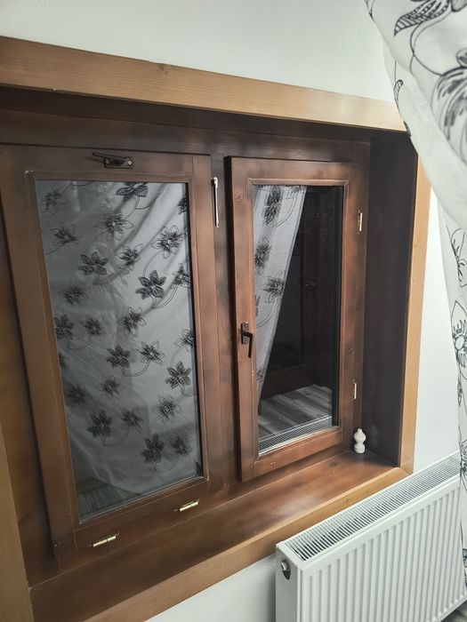 Uși și geamuri din lemn masiv vopsite feronerie kieder sticla de termo