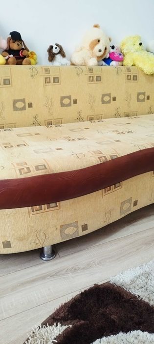 Canapea extensibila cu spatiu de depozitare-stare bună!