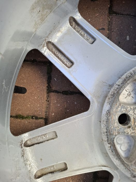 Volvo jante de vanzare plus cauciucuri