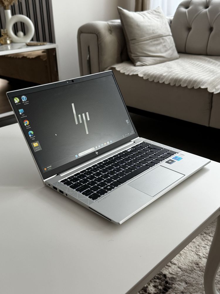 Лаптоп HP elitebook 830 G8