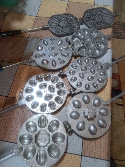 Продам советскую  орешницу и  печенье. В рабочем состоянии. СССР по те