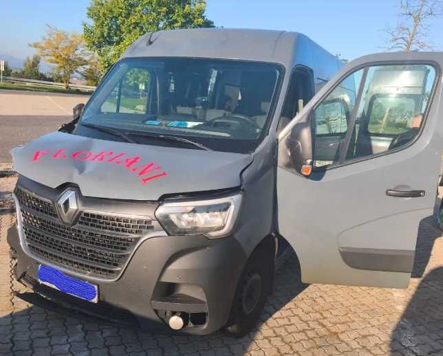 Renault Master 2021 2.3 8+1 avariat sau rate prin tbi