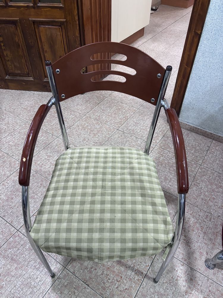 Продам стеклянный Стол и стулья