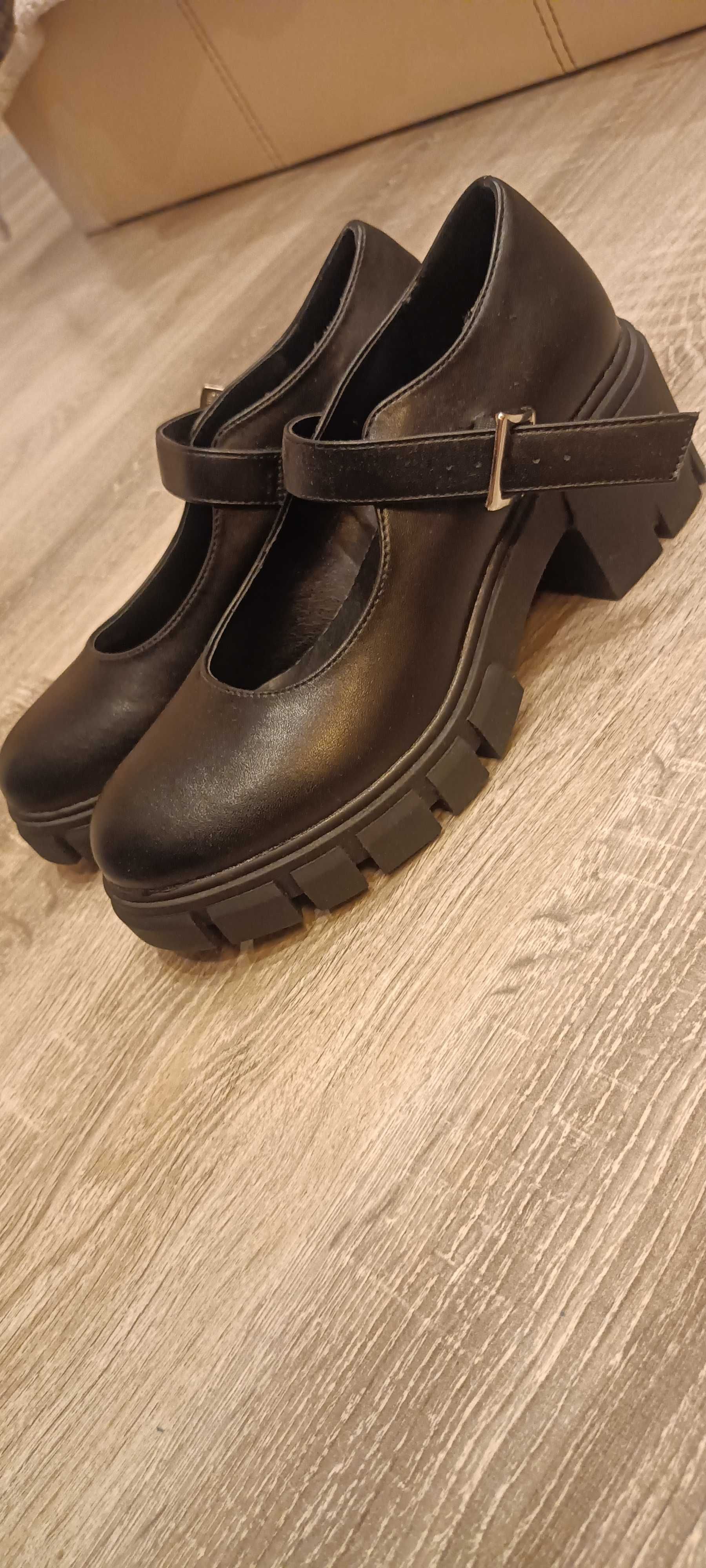 Обувки  от еко  кожа, закупени в Франция