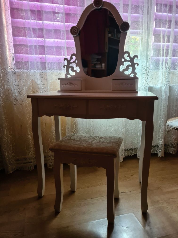 Măsuță de machiaj cu scaun