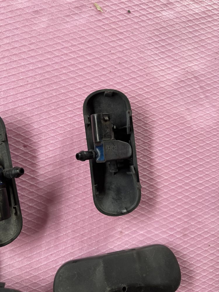 Diuza spalare parbriz stropitori pt vw passat b6
