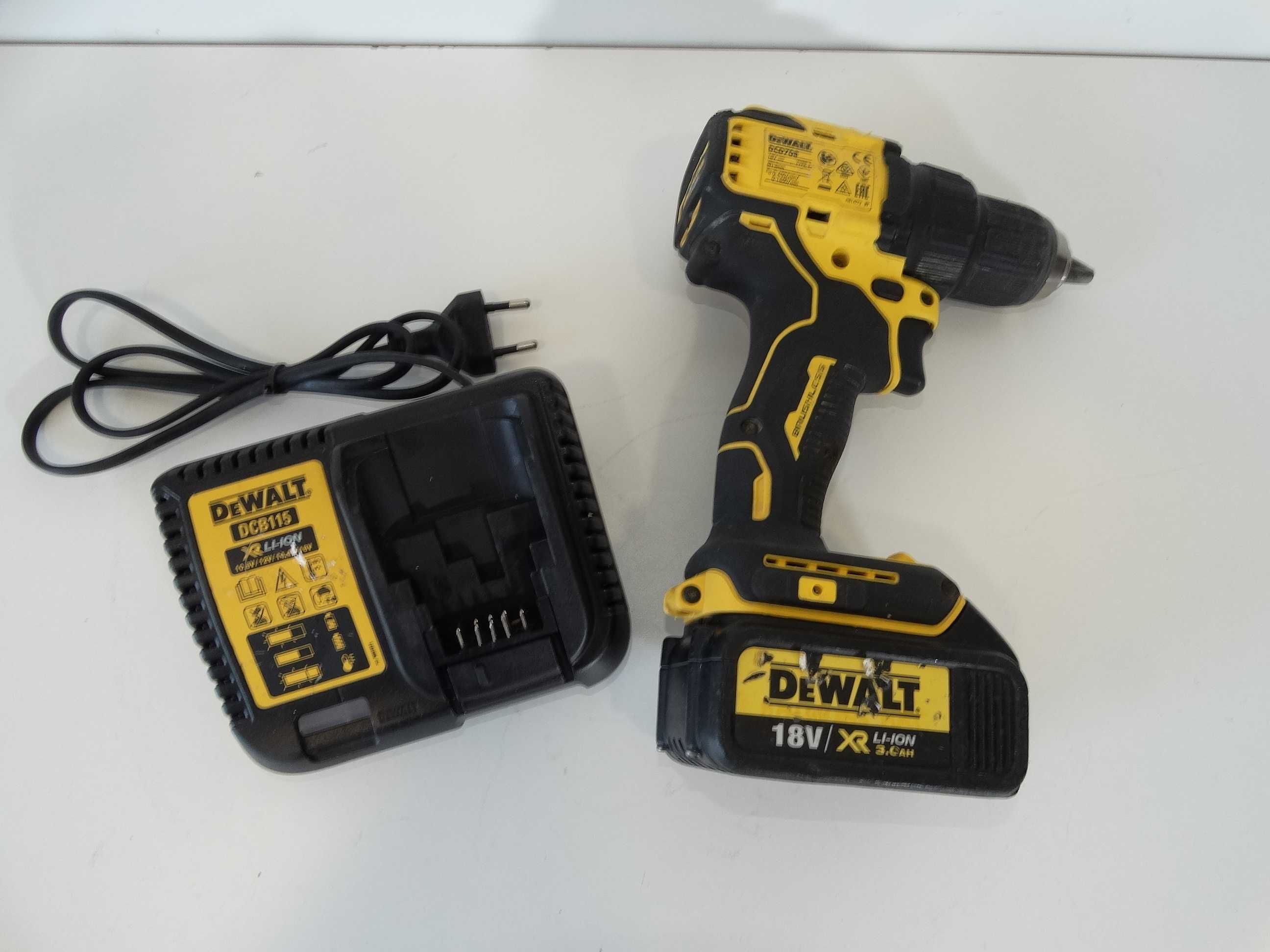 Dewalt DCD 708 + 3.0 Ah + DCB 115 - Винтоверт