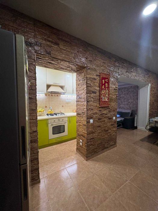 Чиланзар-4. Кирпичный дом. 2\4\4. Евро, метро Мирзо Улугбек. TL