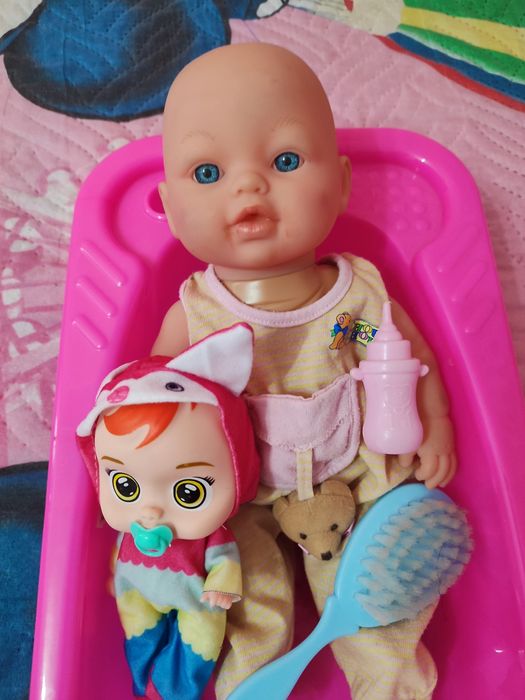 Две кукли с корито