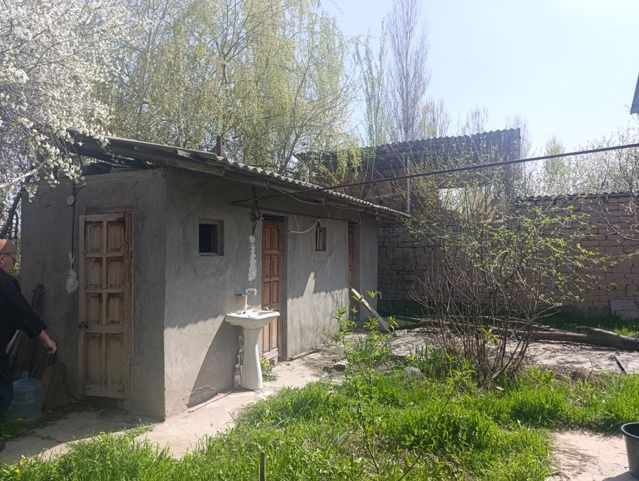 Уй сотилади 6 сотих Юқори Чирчиқ туман Нурли-йол мфда жойлашган